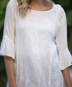 Ananda's Collection | White Floral Embroidered Bell-Sleeve Tunic - Women -Ananda's Collection Shop zu106025459 alt 2 tm1653508106