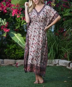 Ananda's Collection | White & Red Paisley V-Neck Caftan - Women -Ananda's Collection Shop zu87045517 alt 2 tm1591380361